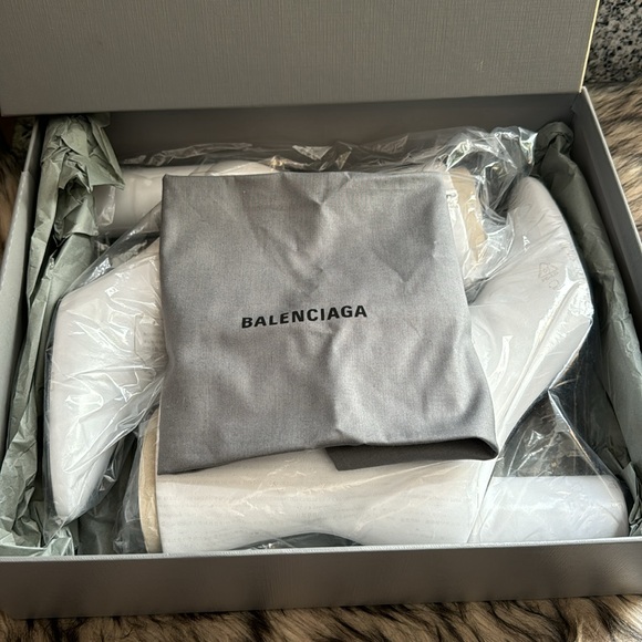 Balenciaga Logo Boots - Picture 4 of 16